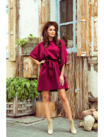 SOFIA Dámské šaty ve vínové bordó barvě se zavazováním v pase model 17355327 - numoco