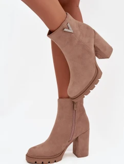 Dámské kotníkové boty s izolací na klínku s ozdobným detailem béžové model 21711599 - Boto