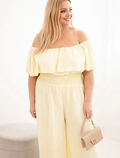 Dámsky overal s odhalenými ramenami, volánom a širokými nohavicami v nadmernej veľkosti