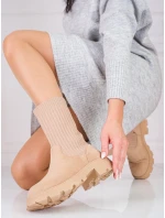 Zajímavé hnědé kotníčkové boty dámské na plochém podpatku Zajímavé hnědé kotníčkové boty dámské na plochém podpatku