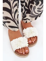 Dámske papuče na platforme s ozdobnými kvetmi - biele