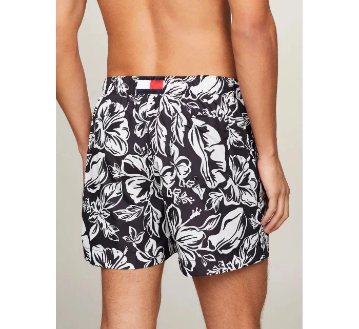 Pánske plavky UM0UM03271 0K8 čierno-biely vzor - Tommy Hilfiger Pánske plavky UM0UM03271 0K8 čierno-biely vzor - Tommy Hilfiger