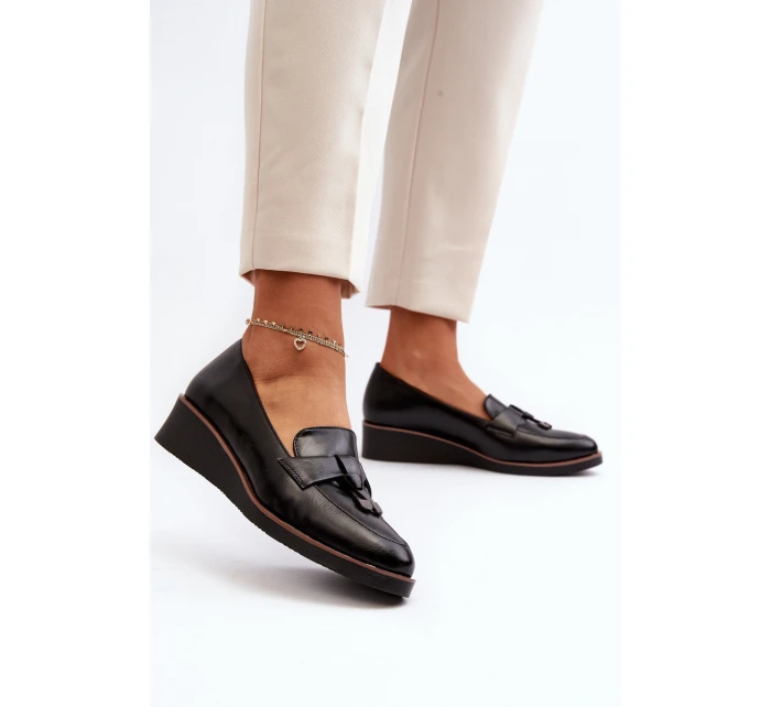 Damskie Półbuty Na Koturnie Z Ozdobą Czarne Miliret