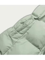 Perová dámska vesta v pistáciovej farbe s kapucňou (5M721-236) Perová dámska vesta v pistáciovej farbe s kapucňou (5M721-236)