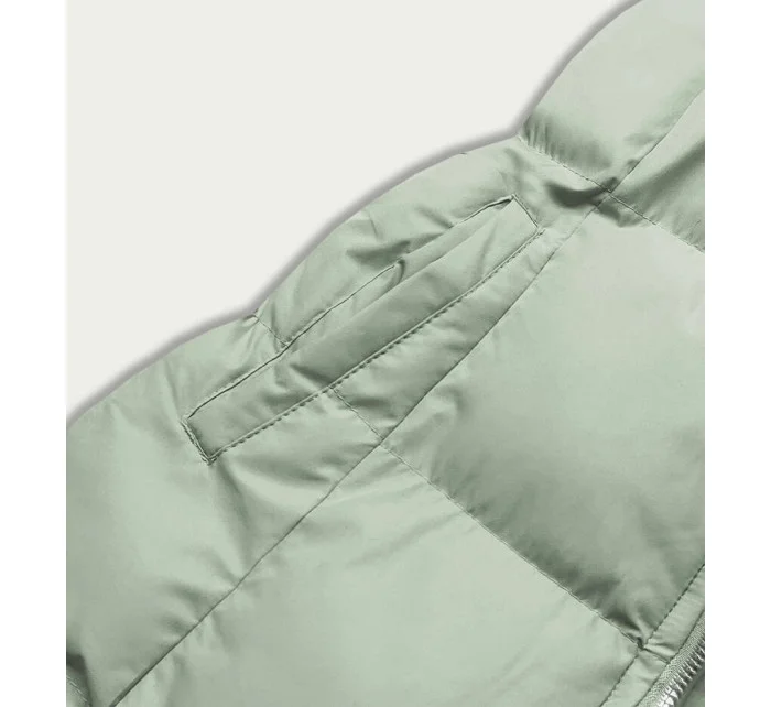 Perová dámska vesta v pistáciovej farbe s kapucňou (5M721-236) Perová dámska vesta v pistáciovej farbe s kapucňou (5M721-236)