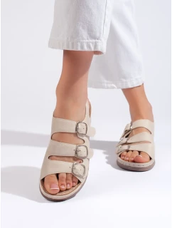 Praktické hnedé dámske sandále na klin