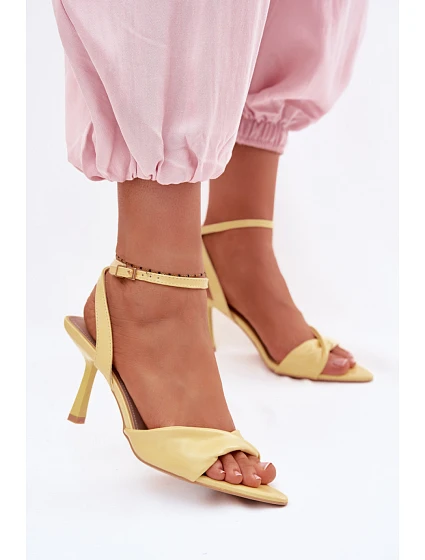 Sandále na podpätku model 226516 Vykročte štýlovo Sandále na podpätku model 226516 Vykročte štýlovo