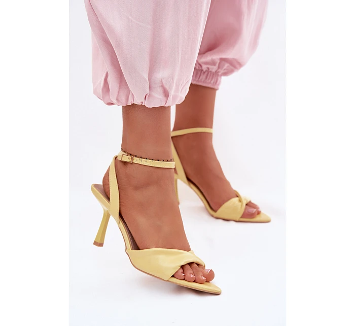 Sandále na podpätku model 226516 Vykročte štýlovo Sandále na podpätku model 226516 Vykročte štýlovo