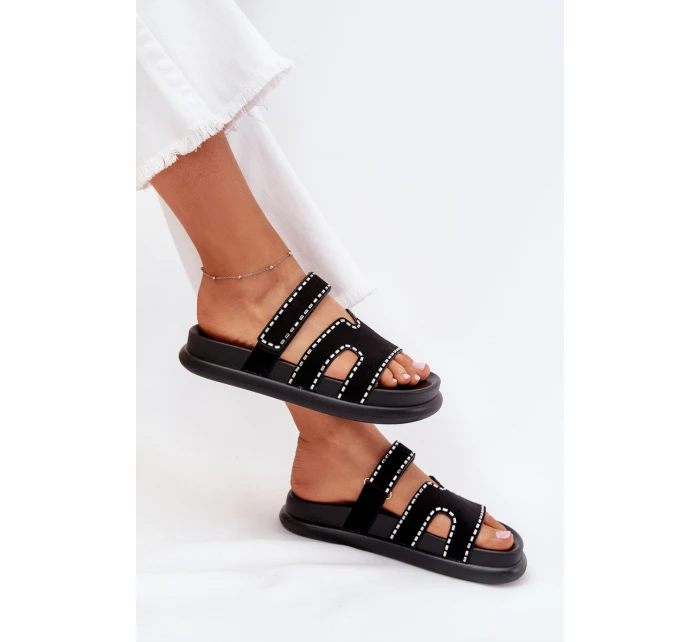Klapki Damskie Ze Zdobieniem Na Platformie Czarne Delyna Klapki Damskie Ze Zdobieniem Na Platformie Czarne Delyna
