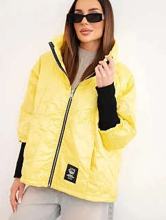 Dámska jarná prešívaná bunda s ozdobným potlačou a zipsom žltá