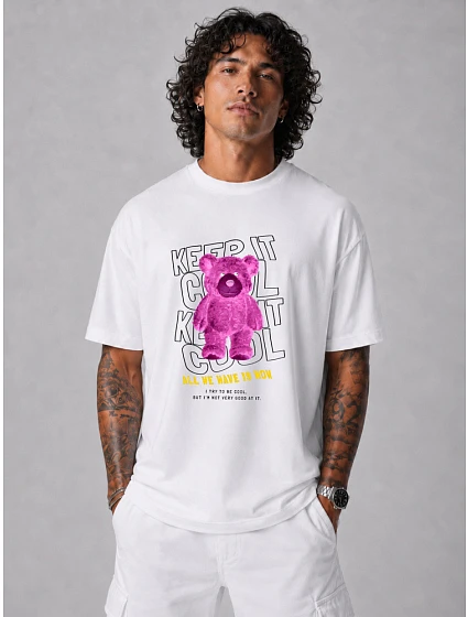 Koszulka męska oversize z nadrukiem biała model 22216163 - FashionStreet Koszulka męska oversize z nadrukiem biała model 22216163 - FashionStreet