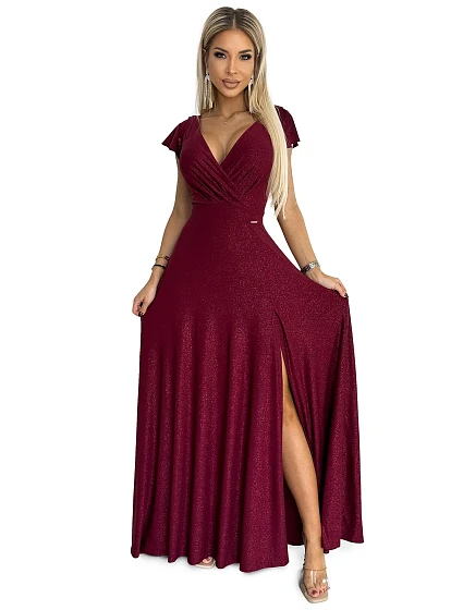 CRYSTAL Dlouhé lesklé dámské šaty ve vínové bordó barvě s výstřihem model 19373548 - numoco