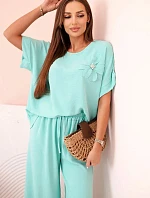 Dámska súprava z viskózy s ozdobným kvetom a širokými nohavicami - mentolová