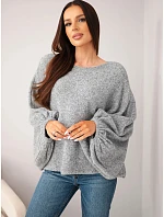 Svetr dámský s přídavkem model 22540754 oversize šedý - K-Fashion Svetr dámský s přídavkem model 22540754 oversize šedý - K-Fashion