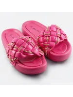 Dámské pantofle ve fuchsijové barvě se páskem a řetízkem model 17352321 - Mix Feel