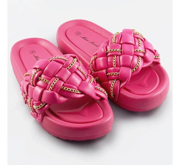 Dámské pantofle ve fuchsijové barvě se páskem a řetízkem model 17352321 - Mix Feel