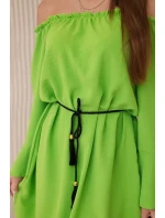 Šaty model 19639411 v pase se stahovací šňůrkou jasně zelená - K-Fashion