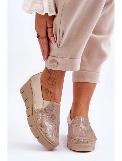 Kožené tenisky na klínku model 21619317 Béžová - Maciejka