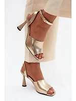 Dámské sandály na podpatku model 22126171 Zlaté - VINCEZA