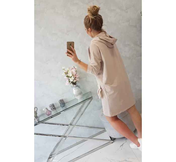 Béžové šaty s kapucí Béžové šaty s kapucí