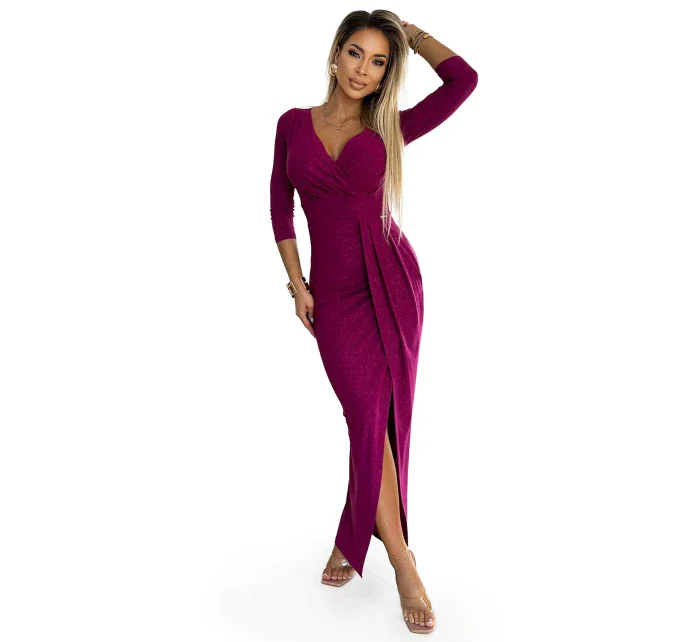 Lesklé dlouhé dámské šaty ve fuchsijové barvě s výstřihem a rozparkem na noze model 20115246 - numoco Lesklé dlouhé dámské šaty ve fuchsijové barvě s výstřihem a rozparkem na noze model 20115246 - numoco