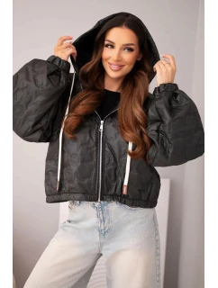 Dámska prešívaná bunda s kapucňou a ozdobnou kvetinovou potlačou čierna