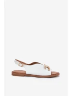 Dámské Sandály Na Plochém Podpatku Se Zlatou Dekorací Bílé model 21701658 - EVENTO