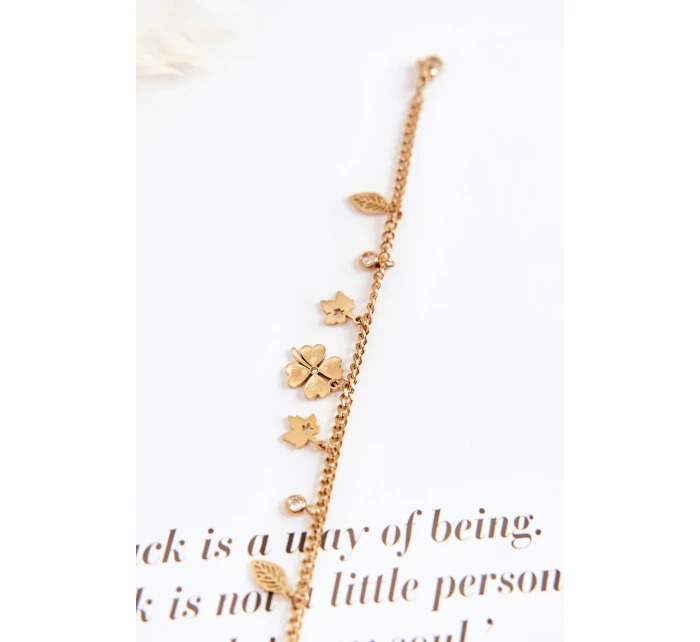 Módny náramok s ďatelinou a zlatými lístkami