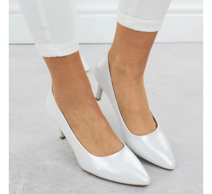 Dámské saténové stříbrné lodičky Sergio model 21905071 - LEONE