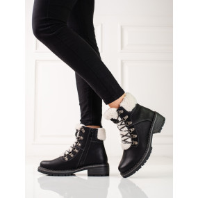 Pohodlné čierne dámske členkové topánky s plochým podpätkom