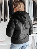 Dámská krátká péřová bunda s kapucí černá Dstreet model 21990578 - FashionStreet Dámská krátká péřová bunda s kapucí černá Dstreet model 21990578 - FashionStreet