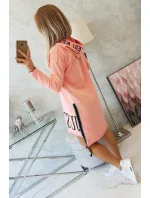 model 18746993 šaty s kapucí a potiskem - K-Fashion
