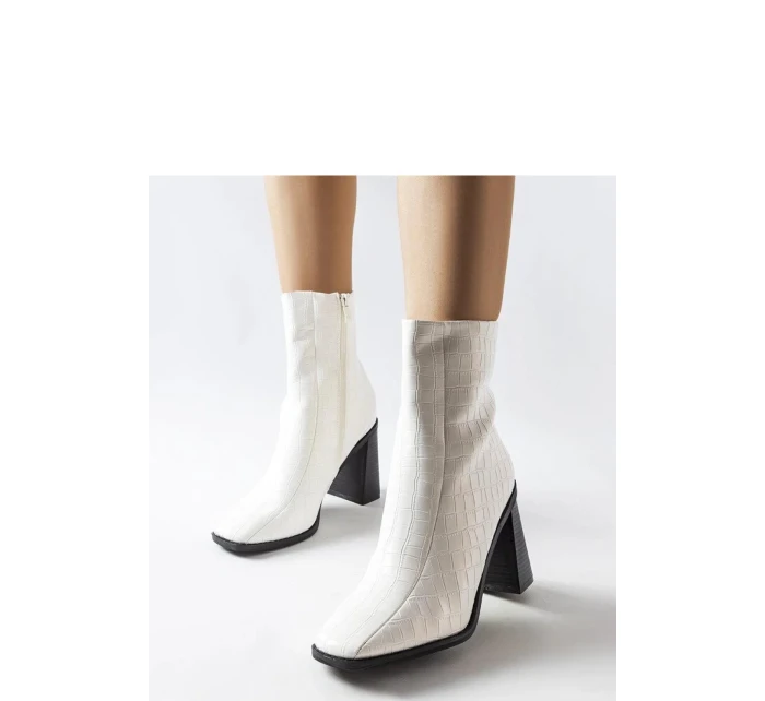 Topánky na podpätku model 204772 Solea Topánky na podpätku model 204772 Solea