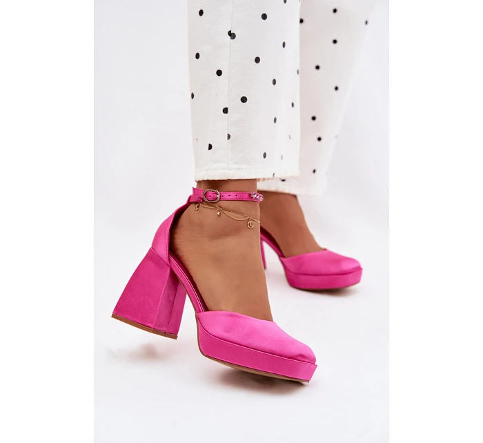 Sandále na podpätku model 226916 Vykročte štýlovo