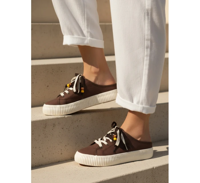 Dámske tenisky na platforme s ozdobnými korálkami hnedej farby ZY1410