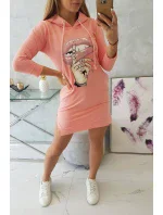 Šaty s dlhším chrbtom a farebnou marhuľovou potlačou Šaty s dlhším chrbtom a farebnou marhuľovou potlačou