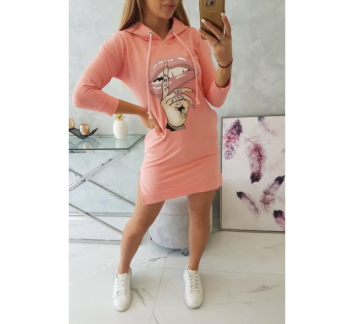 Šaty s dlhším chrbtom a farebnou marhuľovou potlačou Šaty s dlhším chrbtom a farebnou marhuľovou potlačou