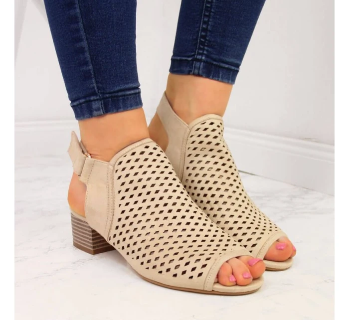 Dámské ažurové sandály béžové model 21904482 - Sabatina