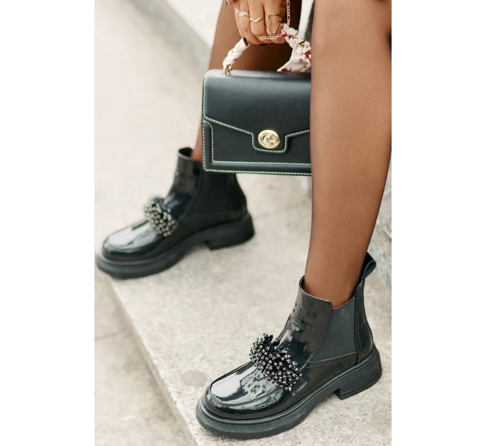 Kožené Lakované Botky S Dekorací Nazouvací Zateplené Černé model 21675534 - EVENTO