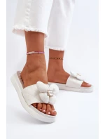 Dámské šedé sandály s ozdobou na nízké platformě model 21653408 - Boto Dámské šedé sandály s ozdobou na nízké platformě model 21653408 - Boto