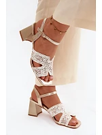 Dámské sandály na podpatku model 22126288 Zlaté - VINCEZA