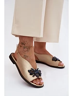 Třpytivé dámské sandály s ozdobou Ploché zlaté model 22141013 - Boto