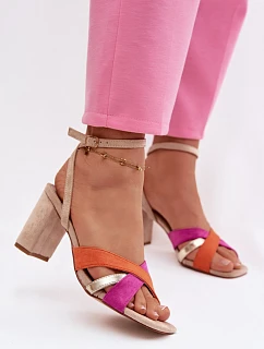 Sandále na podpätku model 226337 Vykročte štýlovo