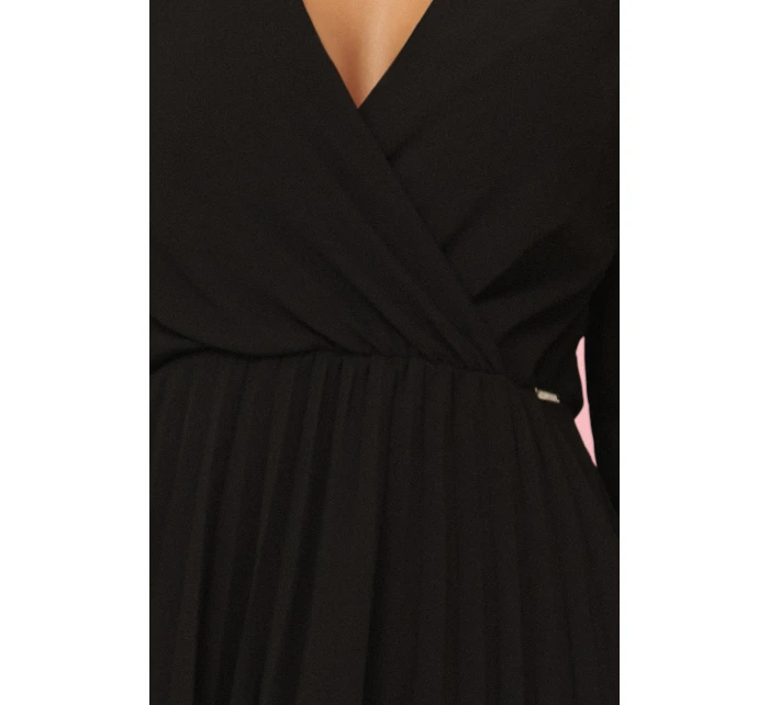 ISABELLE plisované šaty s dlouhými rukávy a výstřihem BLACK model 21215944 - numoco