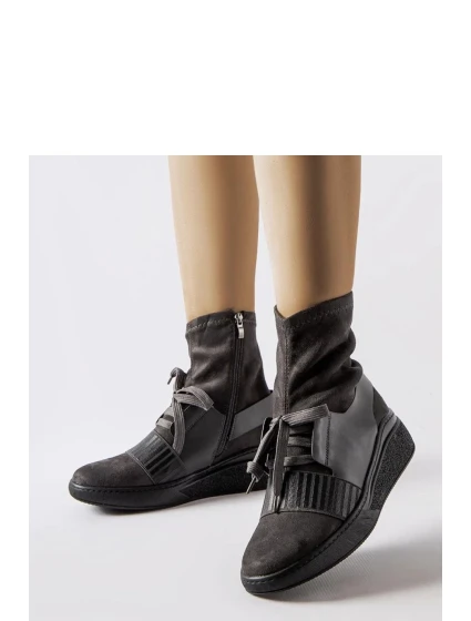 Topánky na klinovom podpätku model 206515 Solea Topánky na klinovom podpätku model 206515 Solea