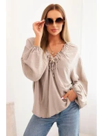 Dámska blúzka z viskózy s výstrihom a lemovaním fango