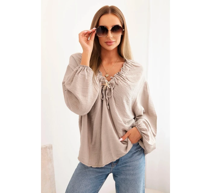 Dámska blúzka z viskózy s výstrihom a lemovaním fango