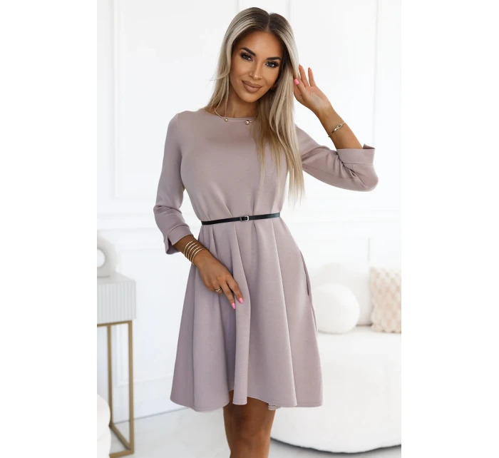 579-1 Klasické trapézové šaty s čiernym opaskom - béžové 579-1 Klasické trapézové šaty s čiernym opaskom - béžové