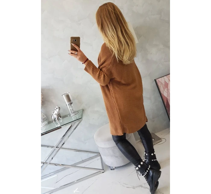 Sveter s netopierími rukávmi ťavia