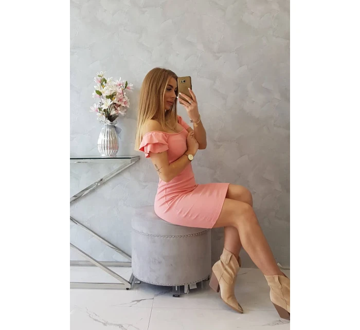 Žebrované šaty s volánky v meruňkové barvě Žebrované šaty s volánky v meruňkové barvě